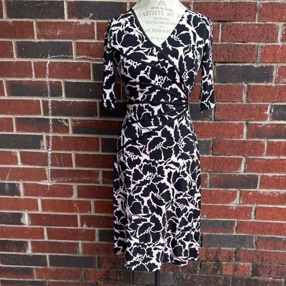 Elegant Black and White Wrap Dress PM2